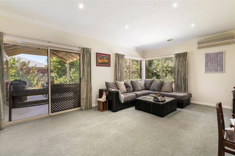 Photo - 15 Faversham Avenue, Lake Gardens VIC 3355 - Image 7