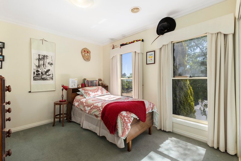 Photo - 15 Faversham Avenue, Lake Gardens VIC 3355 - Image 10