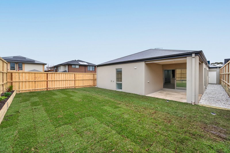 Photo - 15 Feathertail Grove, Officer VIC 3809 - Image 4