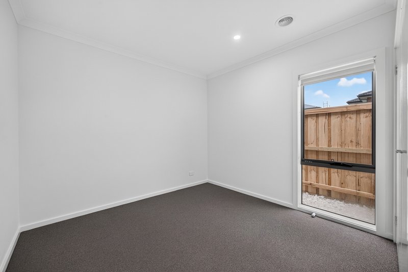 Photo - 15 Feathertail Grove, Officer VIC 3809 - Image 8
