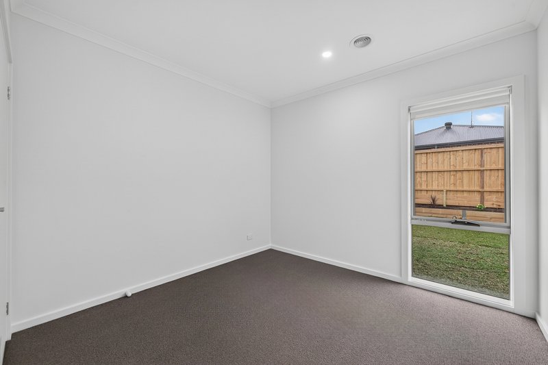 Photo - 15 Feathertail Grove, Officer VIC 3809 - Image 10