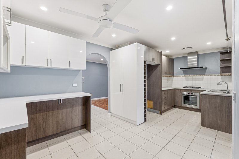 Photo - 15 Ferntree Close, Glenmore Park NSW 2745 - Image 3