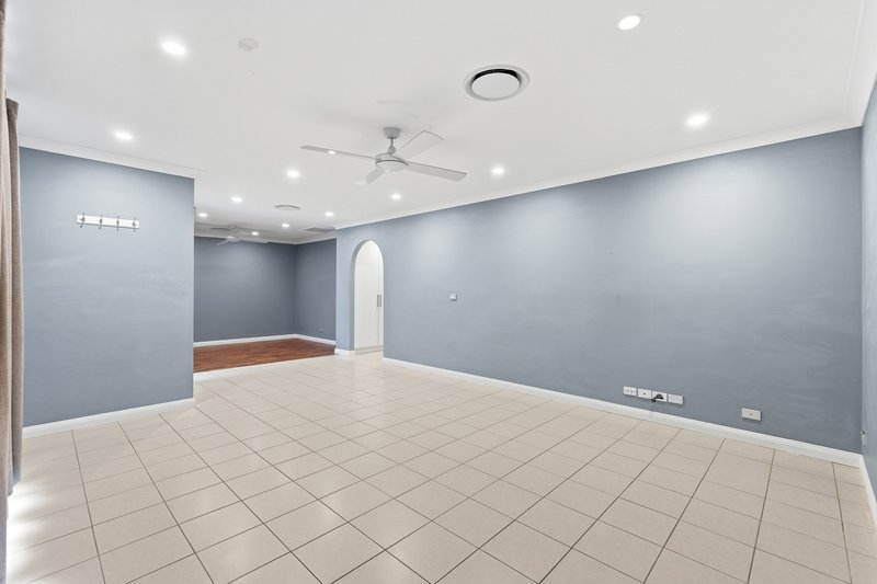 Photo - 15 Ferntree Close, Glenmore Park NSW 2745 - Image 4