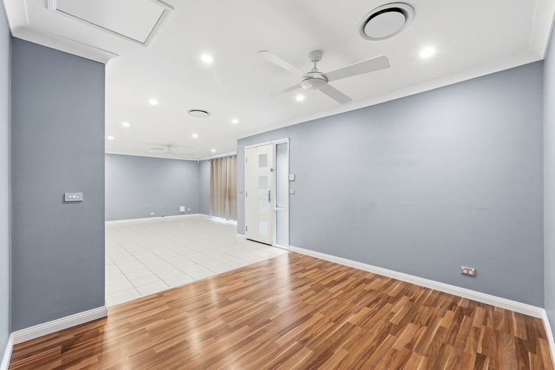Photo - 15 Ferntree Close, Glenmore Park NSW 2745 - Image 5