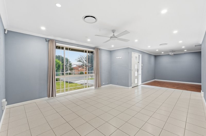 Photo - 15 Ferntree Close, Glenmore Park NSW 2745 - Image 6