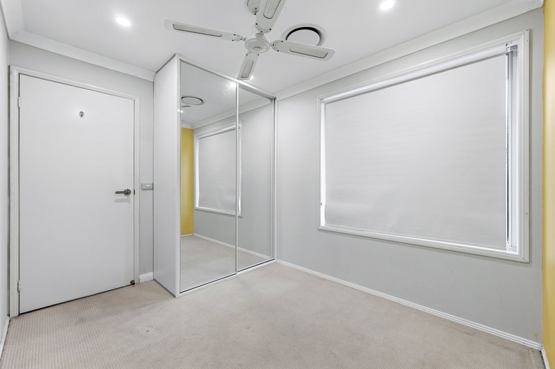 Photo - 15 Ferntree Close, Glenmore Park NSW 2745 - Image 8