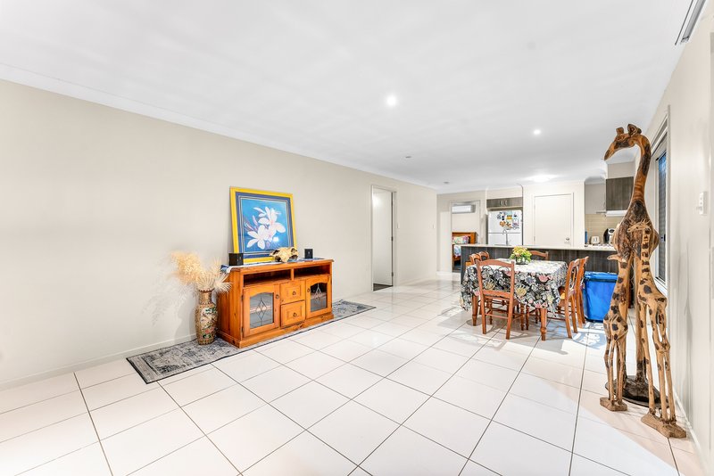 Photo - 15 Finch Close, Dakabin QLD 4503 - Image 6