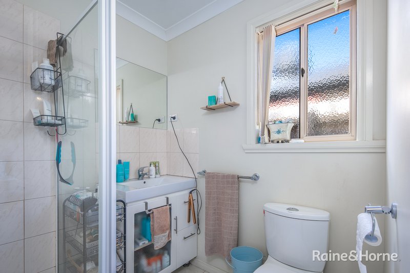 Photo - 15 Fingleton Crescent, Sunbury VIC 3429 - Image 5