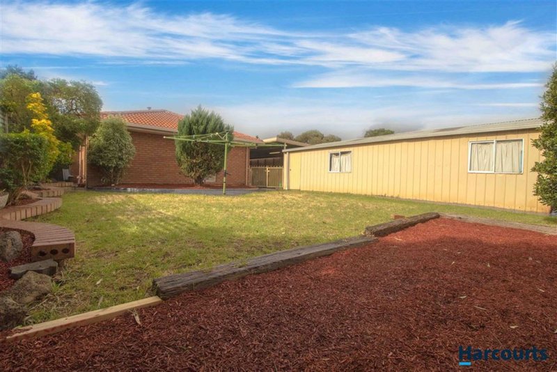 Photo - 15 Flint Crescent, Delahey VIC 3037 - Image 14