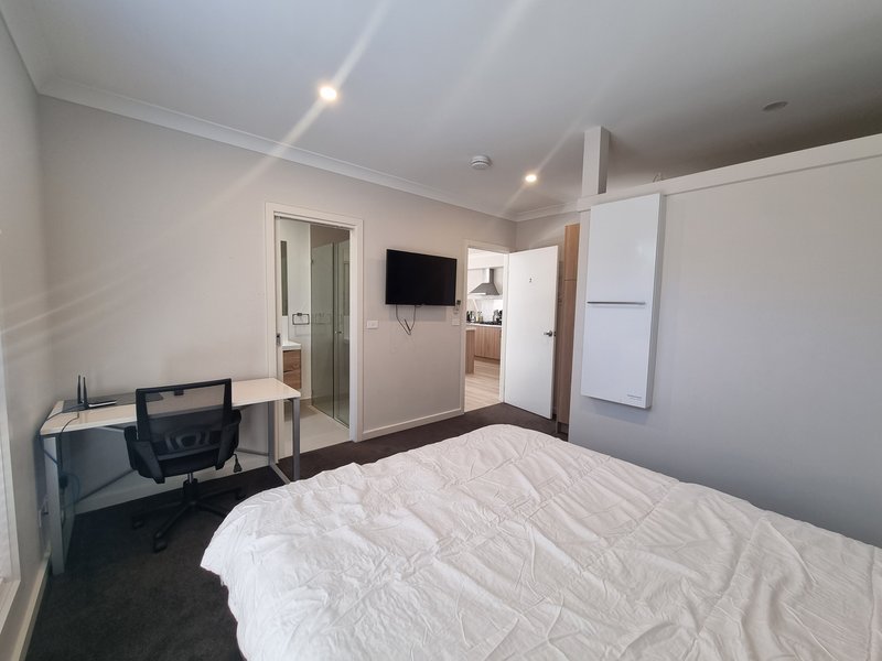 Photo - 1/5 Florence Avenue, Clayton VIC 3168 - Image 5