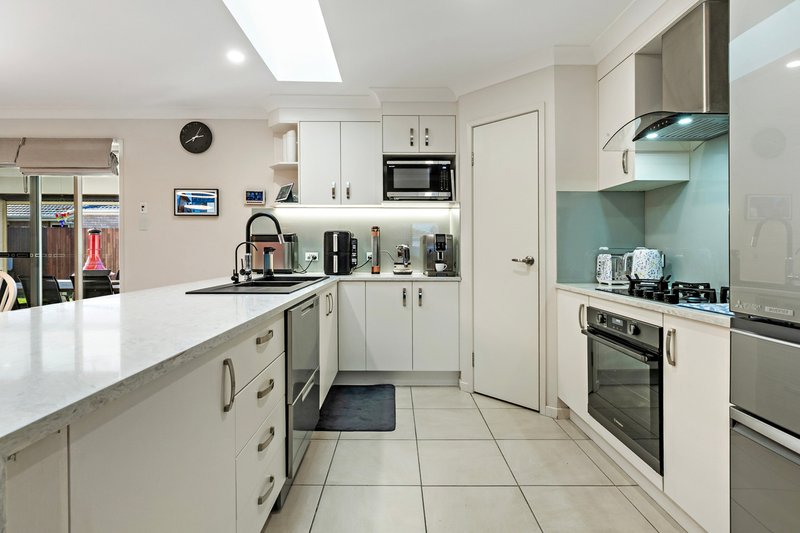 Photo - 15 Fortress Court, Bray Park QLD 4500 - Image 5