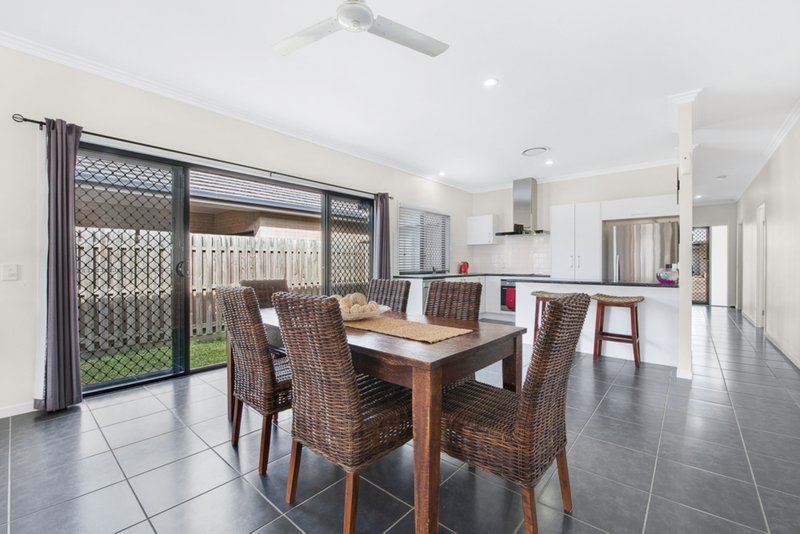 Photo - 15 Freeman Street, North Lakes QLD 4509 - Image 4