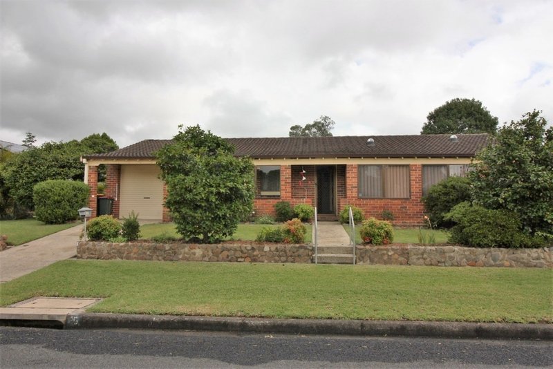 15 Fuchsia Cres , Bomaderry NSW 2541