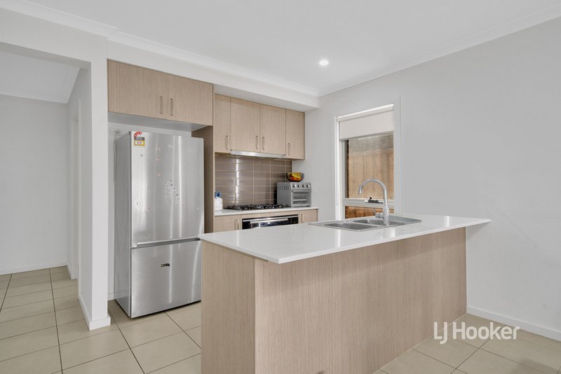 Photo - 15 Fulton Street, Point Cook VIC 3030 - Image 6