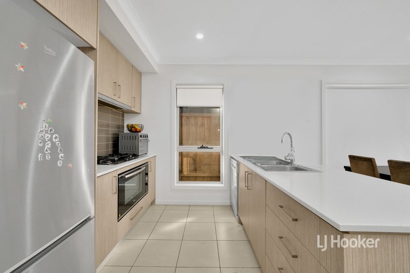 Photo - 15 Fulton Street, Point Cook VIC 3030 - Image 7