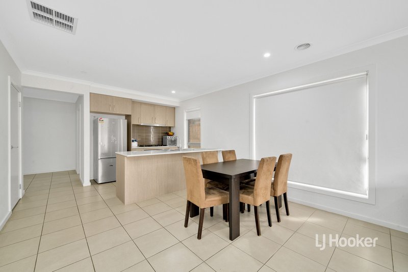 Photo - 15 Fulton Street, Point Cook VIC 3030 - Image 8