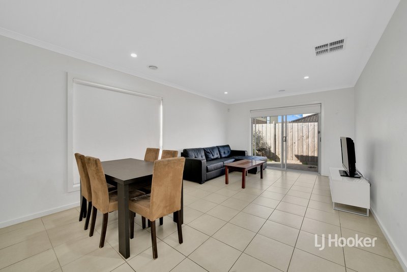 Photo - 15 Fulton Street, Point Cook VIC 3030 - Image 9