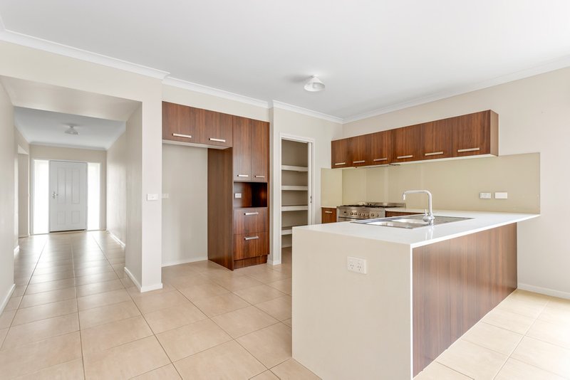 Photo - 15 Gander Street, Doreen VIC 3754 - Image 3