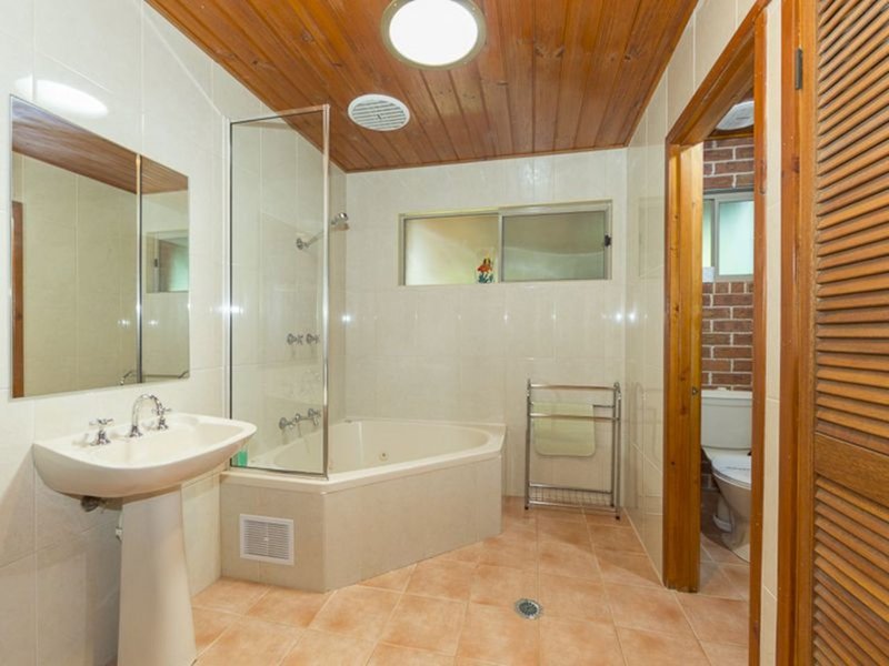 Photo - 15 Garagarang Street, Malua Bay NSW 2536 - Image 12