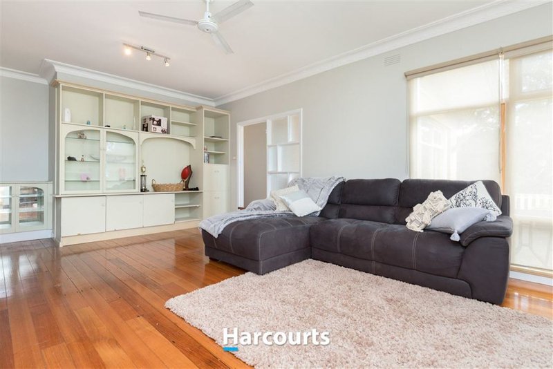 Photo - 15 Gardenia Street, Pakenham VIC 3810 - Image 5