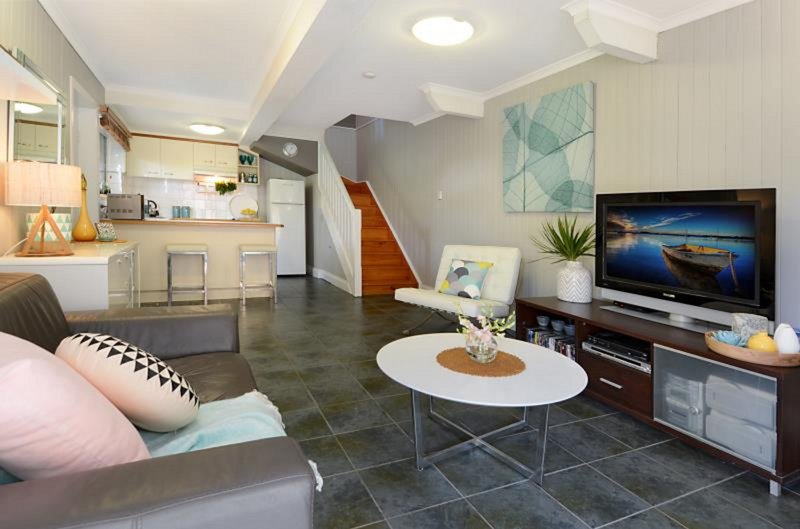 Photo - 1/5 Garnet Street, Clayfield QLD 4011 - Image 1