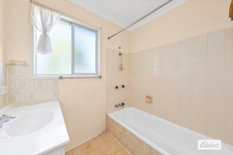 Photo - 15 Gibson Grove, Emerald QLD 4720 - Image 10