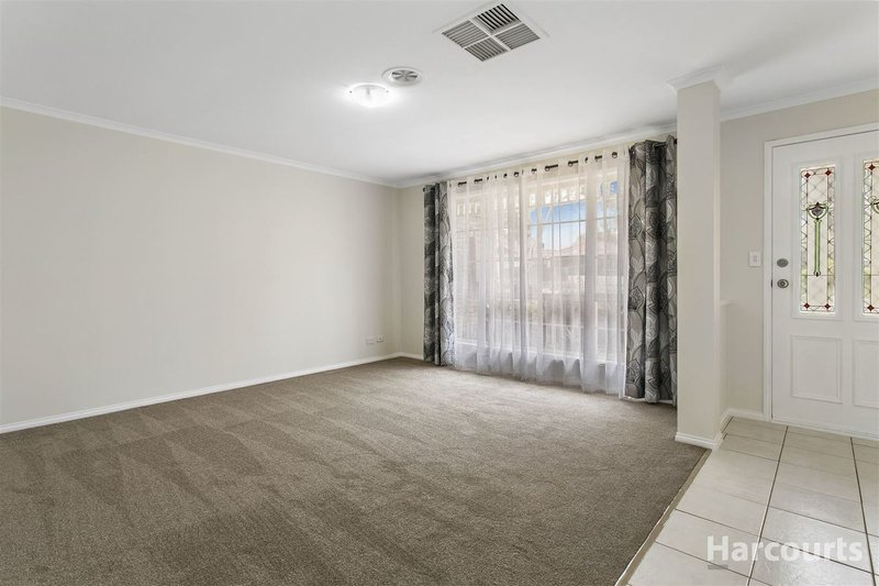 Photo - 15 Gilmore Crescent, Lynbrook VIC 3975 - Image 5