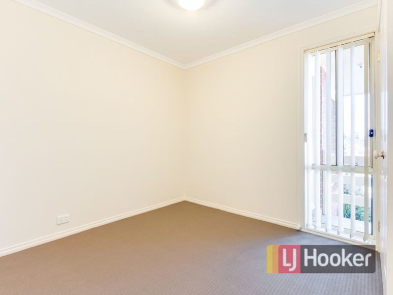 Photo - 1/5 Glenda Court, Pakenham VIC 3810 - Image 9