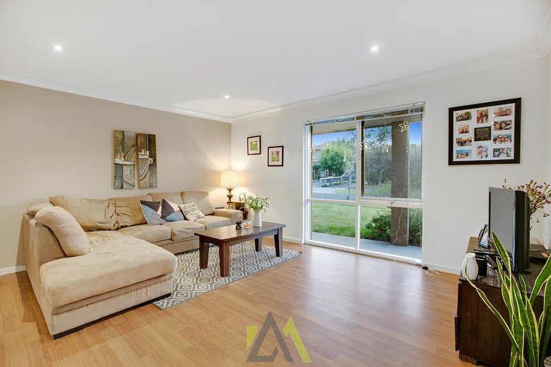 Photo - 15 Glenview Crescent, Frankston VIC 3199 - Image 2