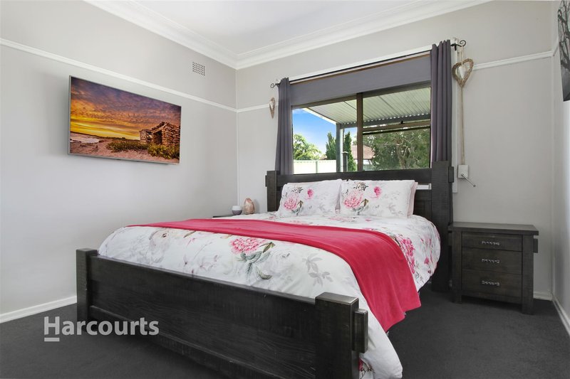 Photo - 15 Gloucester Crescent, Dapto NSW 2530 - Image 4