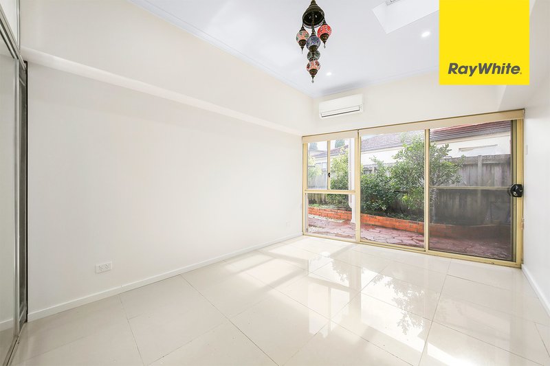 Photo - 15 Gordon Bray Circuit, Lidcombe NSW 2141 - Image 4