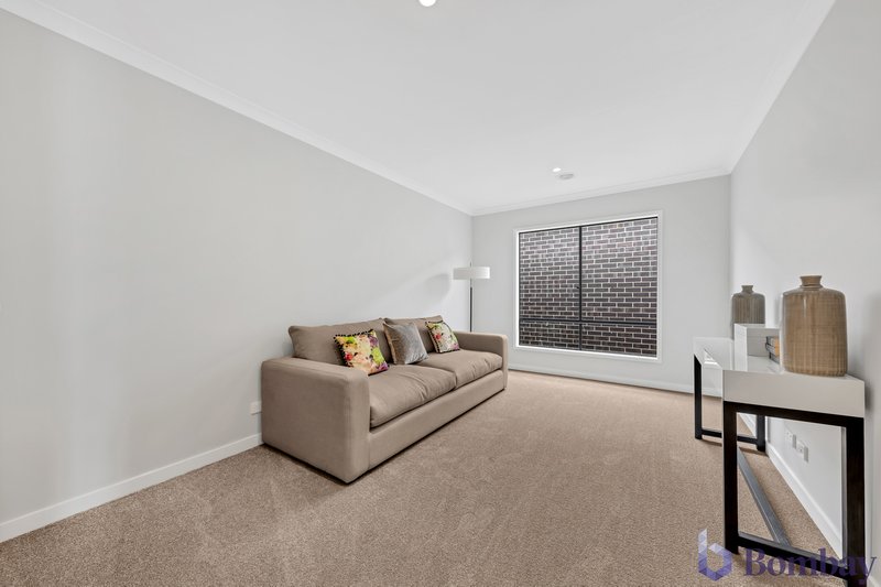 Photo - 15 Gossia Avenue, Craigieburn VIC 3064 - Image 6