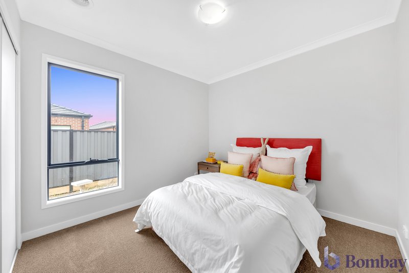 Photo - 15 Gossia Avenue, Craigieburn VIC 3064 - Image 11