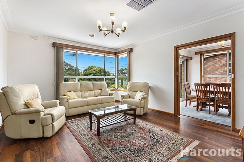 Photo - 15 Grantley Drive, Glen Waverley VIC 3150 - Image 2