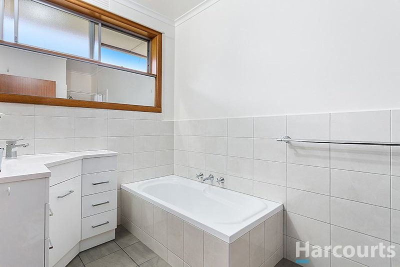 Photo - 15 Grantley Drive, Glen Waverley VIC 3150 - Image 5