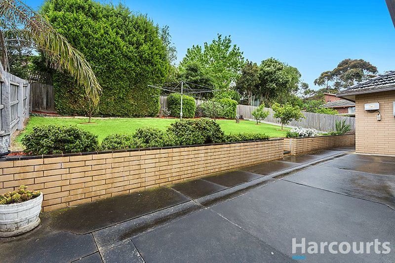 Photo - 15 Grantley Drive, Glen Waverley VIC 3150 - Image 8