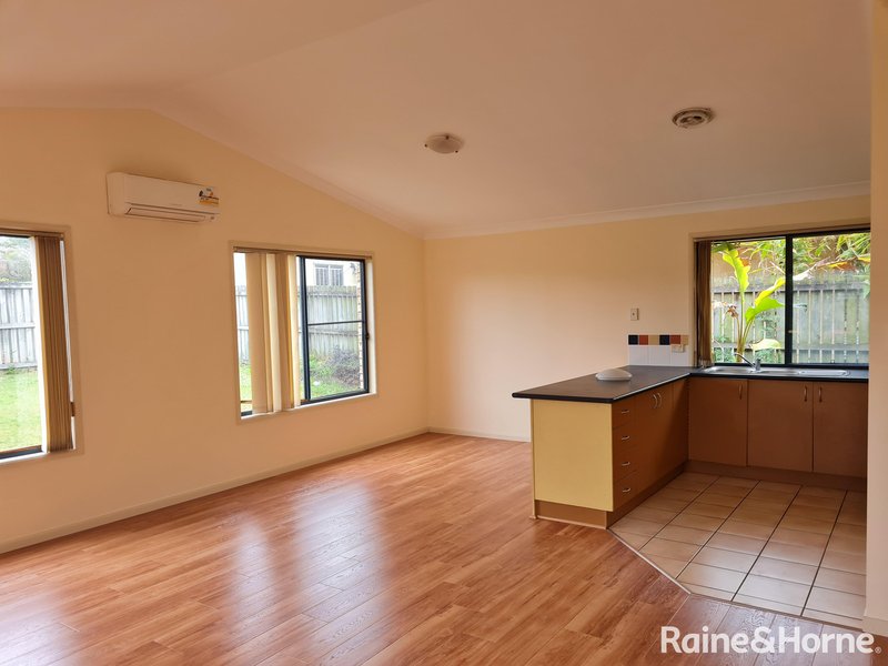 Photo - 15 Green Place, Durack QLD 4077 - Image 2