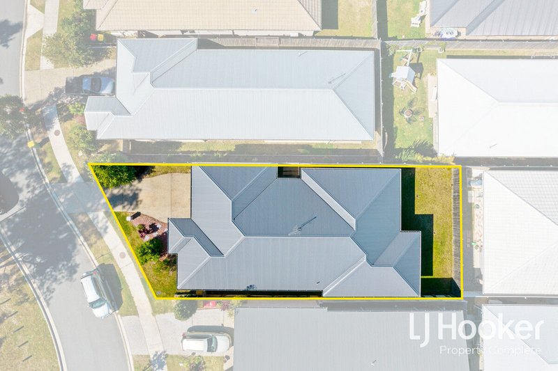 Photo - 15 Greenstone Street, Yarrabilba QLD 4207 - Image 10