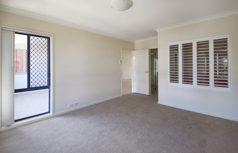 Photo - 15 Greenway Circuit, Mount Ommaney QLD 4074 - Image 7