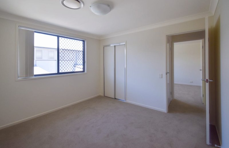 Photo - 15 Greenway Circuit, Mount Ommaney QLD 4074 - Image 10