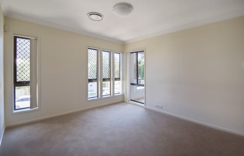 Photo - 15 Greenway Circuit, Mount Ommaney QLD 4074 - Image 13