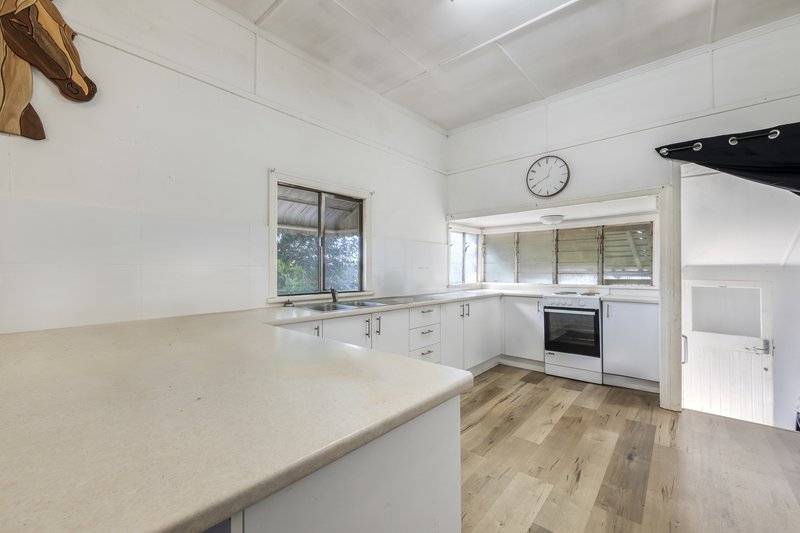 Photo - 15 Gregory Terrace, Moore Park Beach QLD 4670 - Image 6