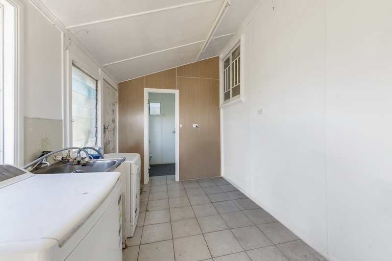 Photo - 15 Gregory Terrace, Moore Park Beach QLD 4670 - Image 12