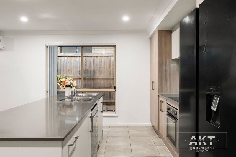 Photo - 15 Griffith Street, Yarrabilba QLD 4207 - Image 6