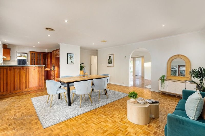 Photo - 15 Gyra Court, Bundoora VIC 3083 - Image 3