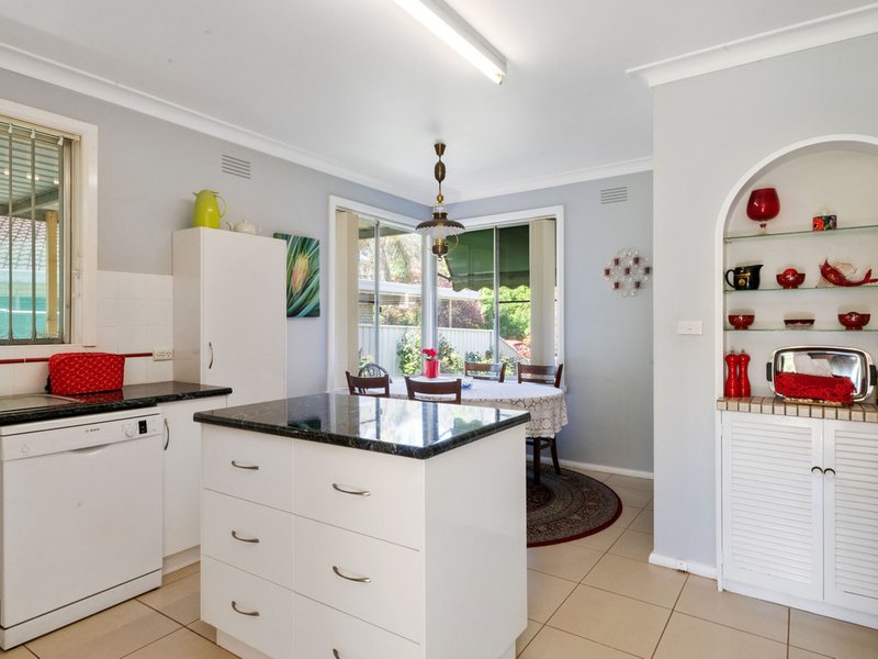 Photo - 15 Hair Crescent, Benalla VIC 3672 - Image 2