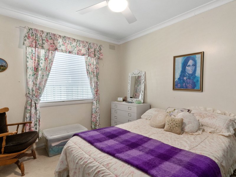 Photo - 15 Hair Crescent, Benalla VIC 3672 - Image 6