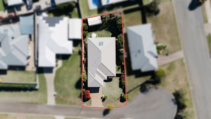 Photo - 15 Hallii Street, Ashfield QLD 4670 - Image 2