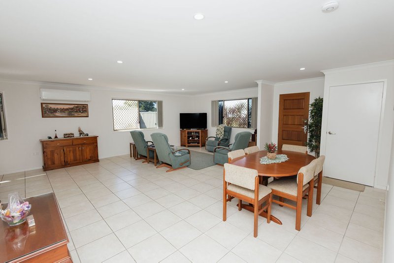 Photo - 15 Hallii Street, Ashfield QLD 4670 - Image 3