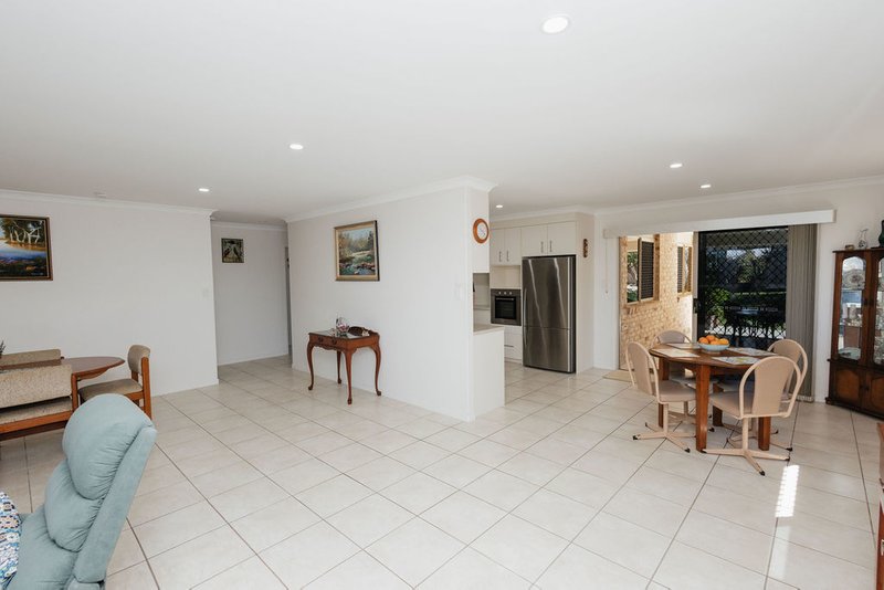 Photo - 15 Hallii Street, Ashfield QLD 4670 - Image 5